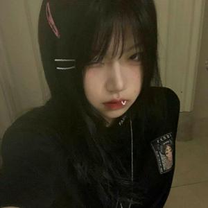 教官趴双腿吸核花蜜水
